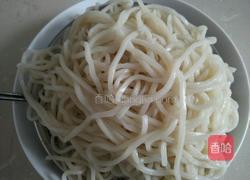 腊肠炒面的做法图解5