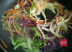 腊肠炒面的做法图解9