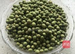 葱香酥青豆的做法图解1