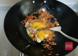 胡萝卜鸡蛋炒饭的做法图解5