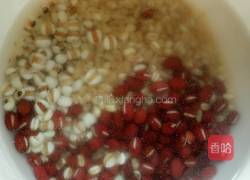 红豆玉米地瓜粥的做法图解2