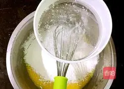 Illustration of how to make eight-inch chiffon cake 4