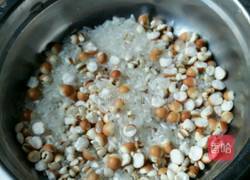 山药薏仁芡实粥的做法图解2