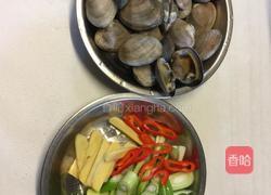 姜葱炒蛤的做法图解1
