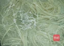 菠菜鸡蛋面的做法图解1