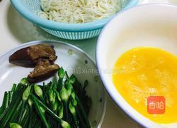 韭苗鹅肝蛋炒面的做法图解4