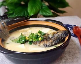 鯽魚燉豆腐