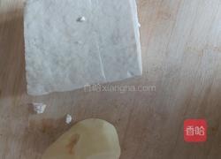 土豆炖豆腐的做法图解1