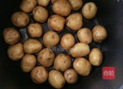 香辣孜然小土豆的做法图解1
