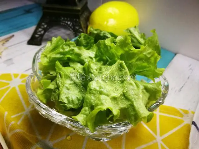 也可以用生菜卷着吃哦，我们东北那疙瘩就这么造