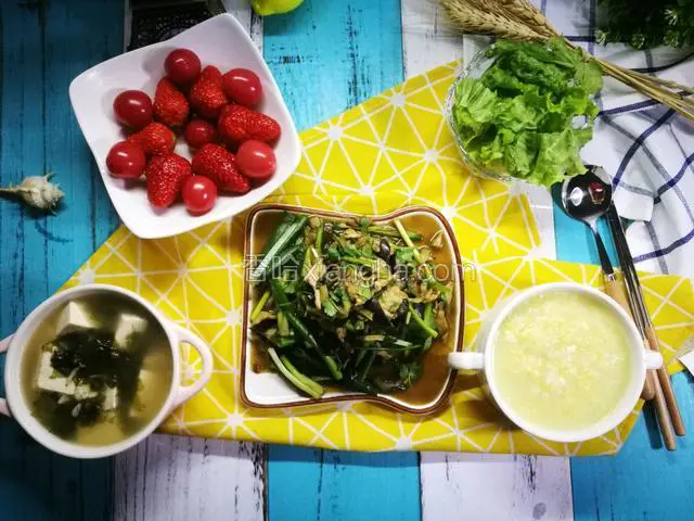 最后来一张今天晚餐的全家福