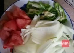 西红柿炒洋葱的做法图解1