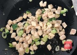 鸡胸肉三丁的做法图解3