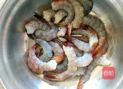 蒜蓉粉丝蒸大虾的做法图解2