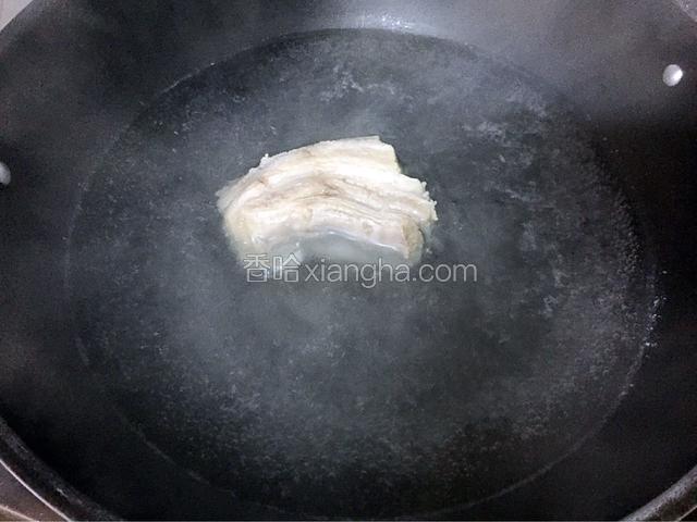 大火烧开转中小火炖煮二十分钟