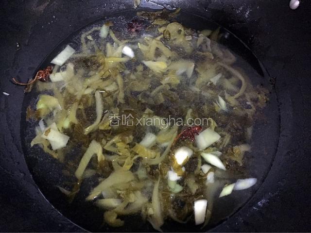 倒入肉汤
