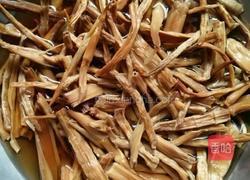 干竹笋炖肉的做法图解2