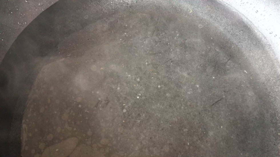 锅倒入开水