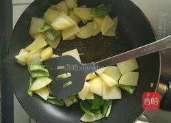 青椒炒土豆片的做法图解4