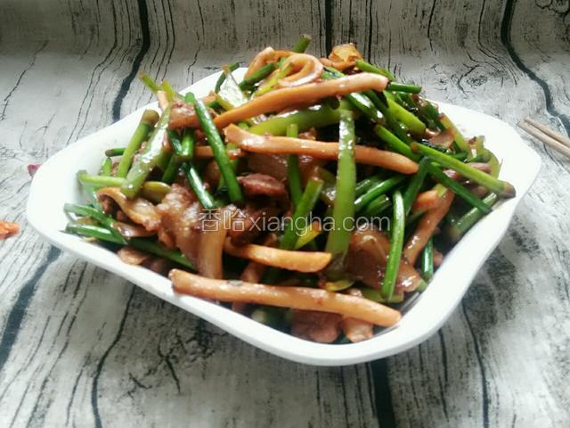 鱿鱼炒蒜苔