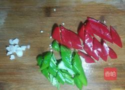 双椒火腿炒蛋的做法图解2