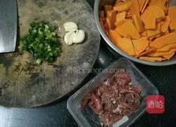 南瓜炒肉片的做法图解1