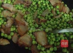 腊肉焖豌豆的做法图解5