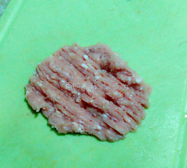再剁成肉末。