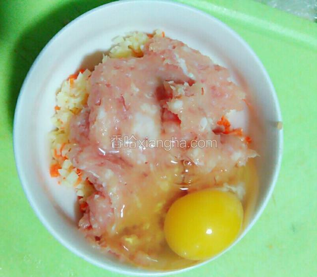 再打入一个鸡蛋