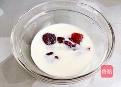 草莓慕斯蛋糕的做法图解3