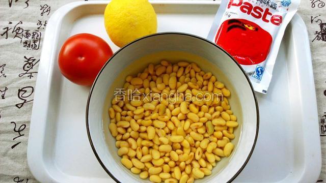 准备食材：黄豆提前浸泡一晚