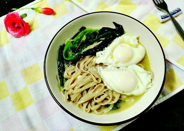 菠菜鸡蛋汤面