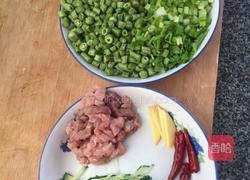 捞面条的做法图解1