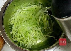 凉拌莴苣丝的做法图解3