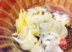 咸蛋丝瓜汤配法棍的做法图解3