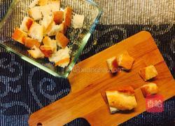 咸蛋丝瓜汤配法棍的做法图解5