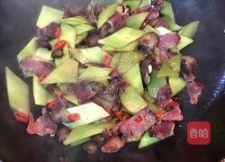 莴笋炒腊肉的做法图解8