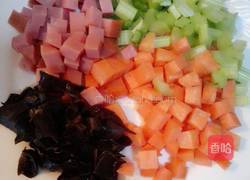 五彩缤纷炒饭的做法图解1