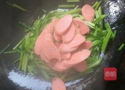 香肠炒香芹的做法图解6