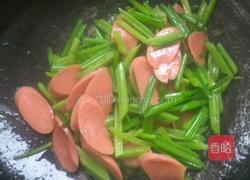 香肠炒香芹的做法图解8