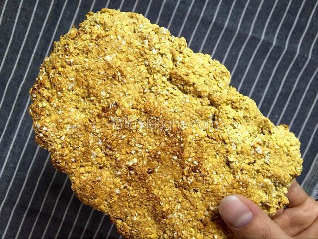 健康美味的燕麦饼干就做好啦，此时满屋子的奶香味