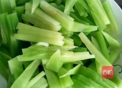 炒莴笋的做法图解1