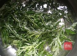 艾叶煎蛋的做法图解1