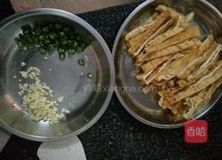 豆干榨菜炒肉的做法图解2