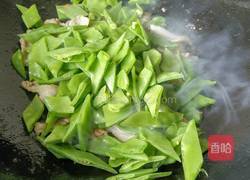 瘦肉炒荷兰豆的做法图解5