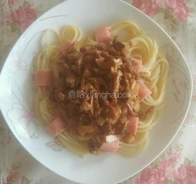 放上香菇肉丝卤，更美味！