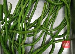 豇豆煎酿肉的做法图解1