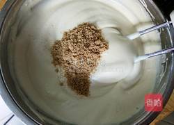 红糖桂圆戚风蛋糕的做法图解10