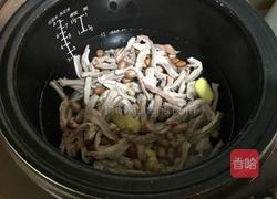 鹰嘴豆花生米煲猪肚汤的做法图解3