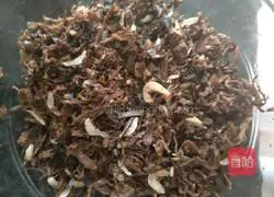 Illustration of how to make prunes and floss sesame cake 1